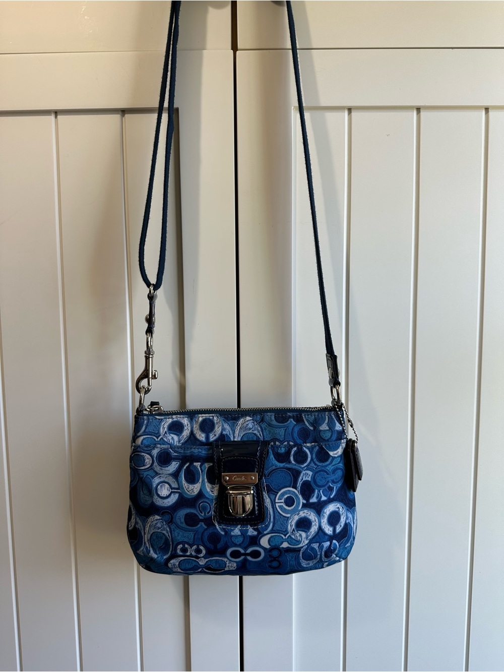 Coach Poppy Hippie Glam Signature Print Crossbody Swingpack in Blue - Picture 2 of 7